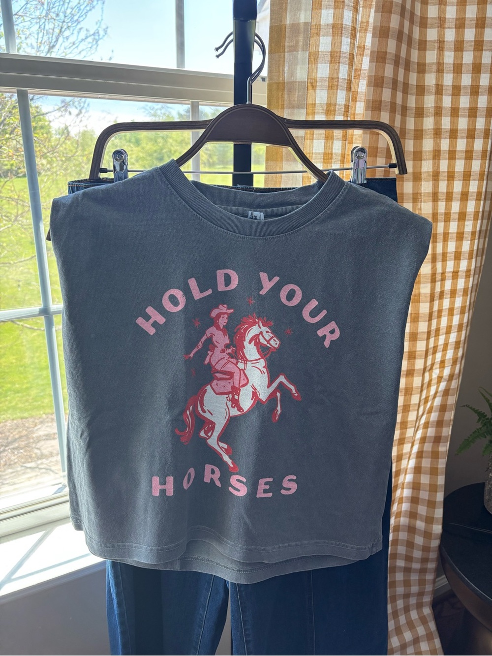 Women’s Muscle Tee – Gray “Hold Your Horses” Graphic NWT